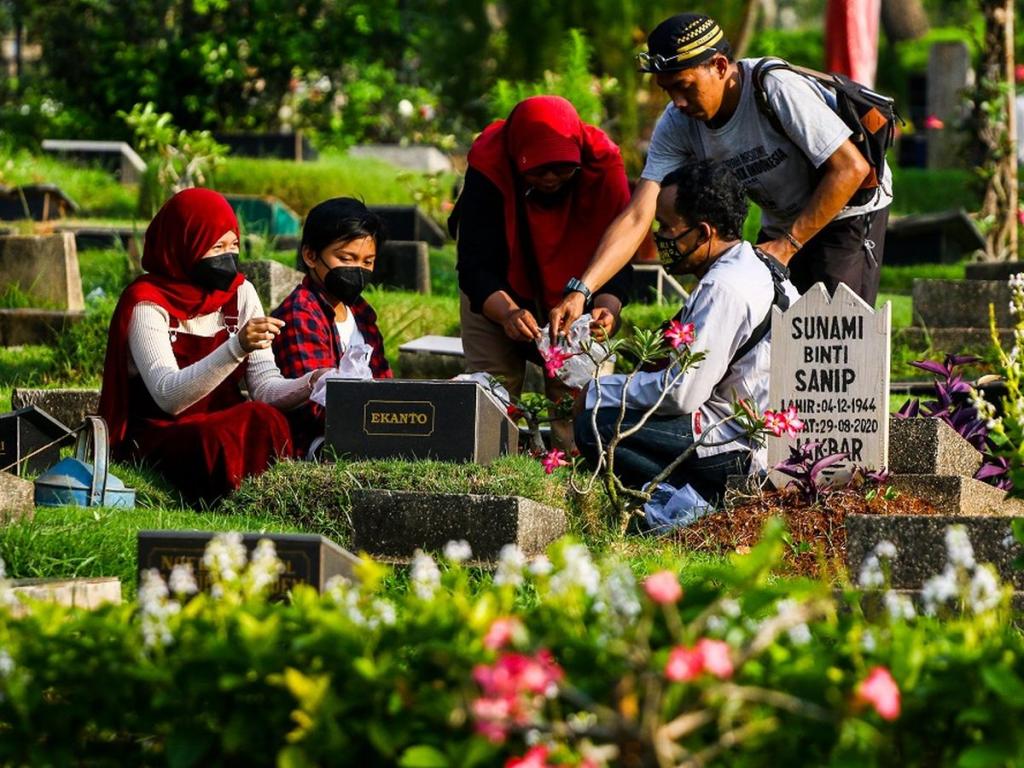 RENOVASI MAKAM INSANI CIPADU